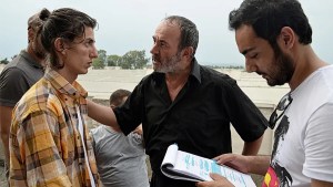 Ölü Köpekler Isırmaz: Karanlığın İçinden Doğan Bir İlk Film