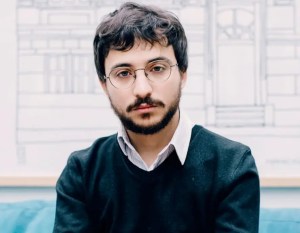 Burak Çevik’in Yeni Filmi “İki Laborantın Yorgun Saatleri” Berlin ve Paris Yolcusu