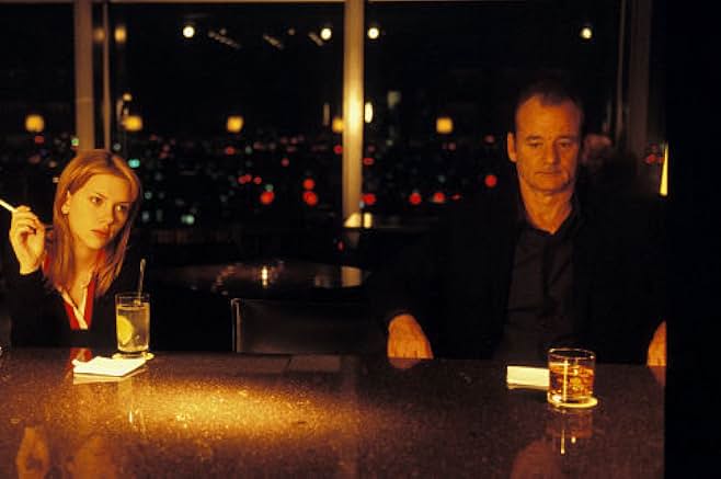 Tokyo’da otel odasında oturan Bob Harris Charlotte karakteri sahnesi – Lost in Translation (2003) Sofia Coppola filmi