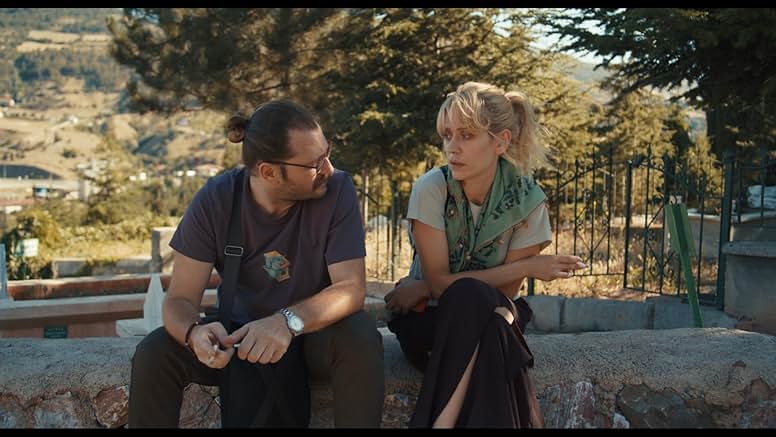 Hazal Türesan, Alican Yücesoy bildiğin gibi değil filminde iki karakterin yer aldığı sahne – SİYAD 58. Türkiye Sineması Ödülleri adayları