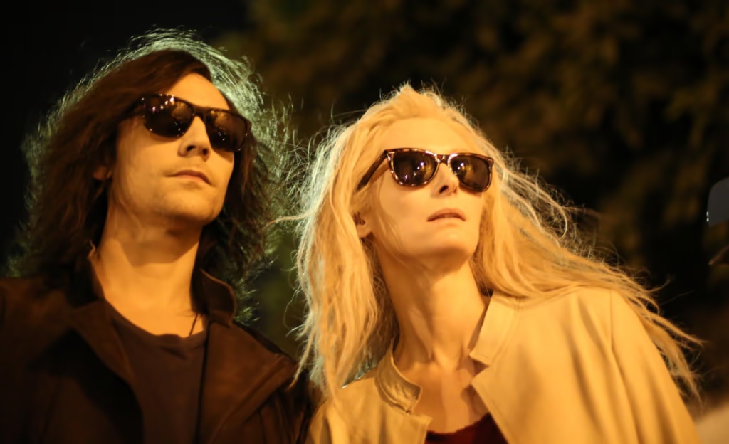 Jim Jarmusch’un Only Lovers Left Alive (2013) filminde Adam ve Eve karakterlerinin gece atmosferindeki sahnesi