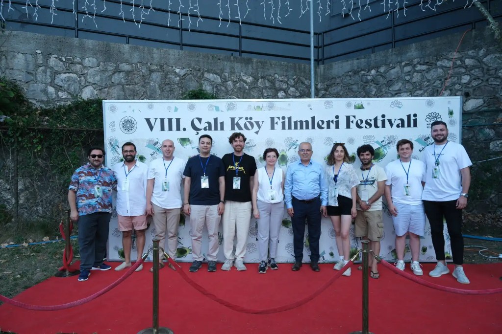 Endüstri Konuşamaları #7: Beyaz Perdeden Yıldızlara: Çalı Köy Filmleri Festivali ile Söyleşi