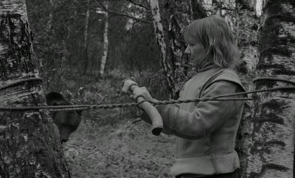 Rose sets a trap to defend against the threat of the bear.