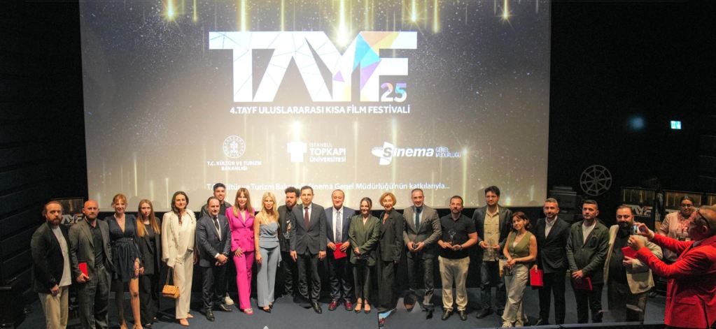 4. Tayf Kısa film festivali ödül töreninden bir fotoğraf