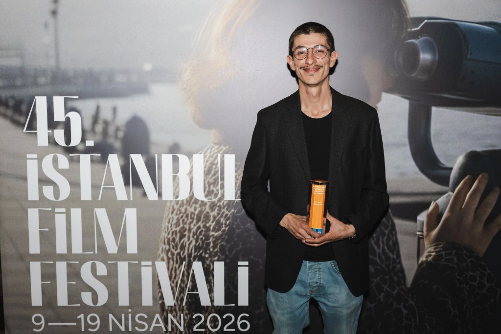 Ölü Köpekler Isırmaz Üzerine: Altın Lale Ödüllü Kemal Burak Alper ile Söyleşi
