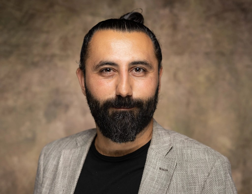 Rıza Oylum ile Yerli Yurtsuz (2025) Üzerine Söyleşi