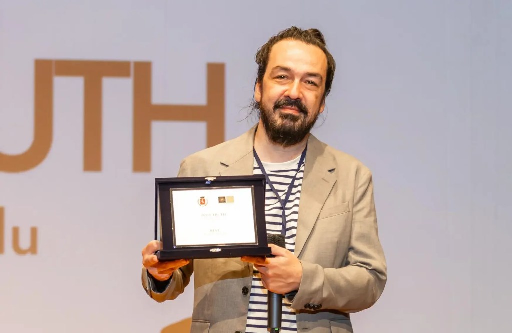 Alkan Avcıoğlu’nun Gerçek Ötesi Filmi İtalya’dan Ödülle Döndü
