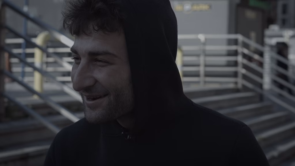 Kendal'a Bir Heykel filminde Kendal karakteri yakın çekim