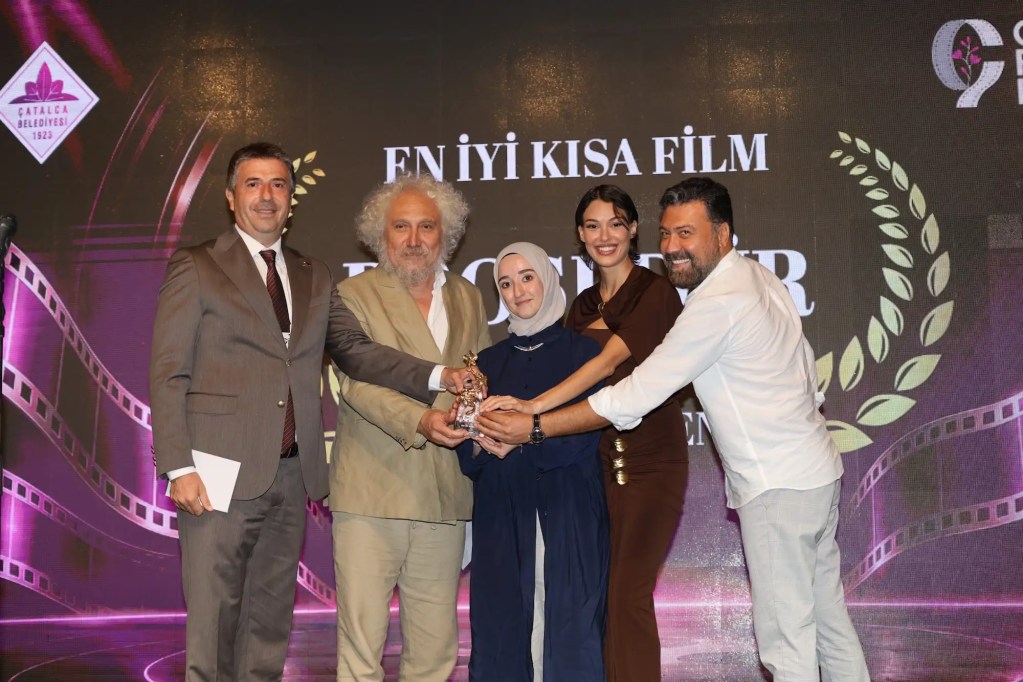 1. Çatalca Film Festivali’nde Altın Erguvan Ödülleri açıklandı. Prosedür En İyi Film seçilirken Yerçekimi ve Kirpik jüri ödüllerini kazandı.