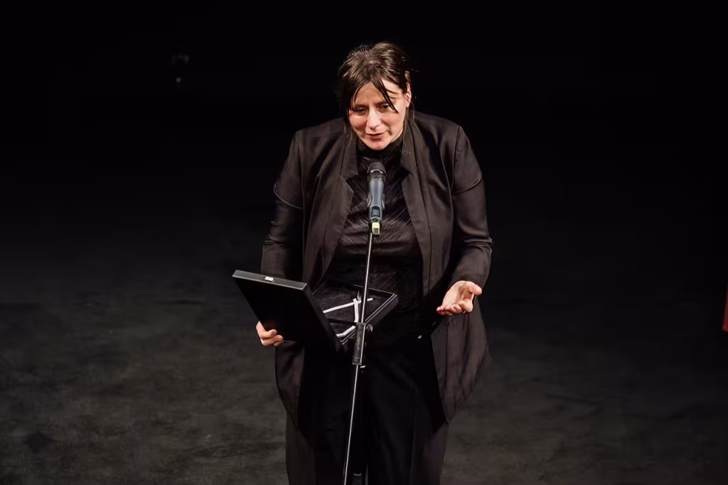Sandra Wollner ve Everytime ekibi En İyi Uzun Metraj Film Saraybosna’nın Kalbi Ödülü ile konuşma yapıyor.