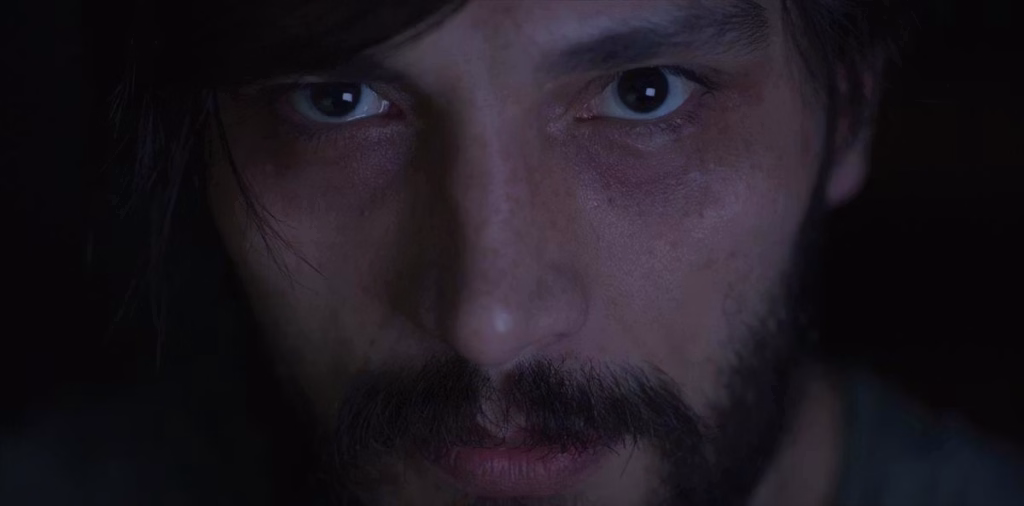 Tek Başına filminde Tamer karakterini canlandıran İlhan Şen yakın çekimde
