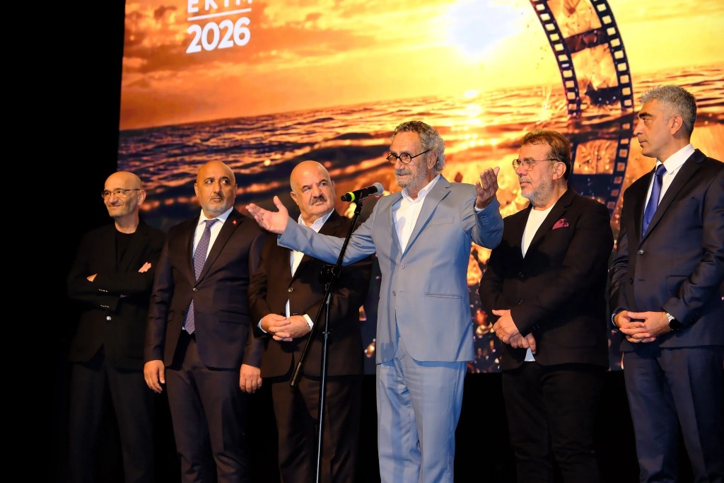 33. Uluslararası Adana Altın Koza Film Festivali yürütme kurulu üyeleri Büyük Kapanış ve Ödül Töreni’nde