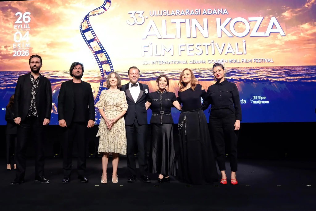 Zuhal Olcay başkanlığındaki Ulusal Uzun Metraj Film Yarışması jürisi; Ayça Çiftçi, Erdem Tepegöz, Gökhan Tiryaki, Nilgün Öneş, Salih Bademci ve Şebnem Bozoklu